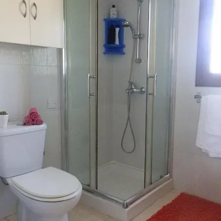 Διαμέρισμα Athina Relaxing & Spacious 2 Bdrm Flat + Wifi *