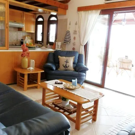 Athina Relaxing & Spacious 2 Bdrm Flat + Wifi Παραλίμνι